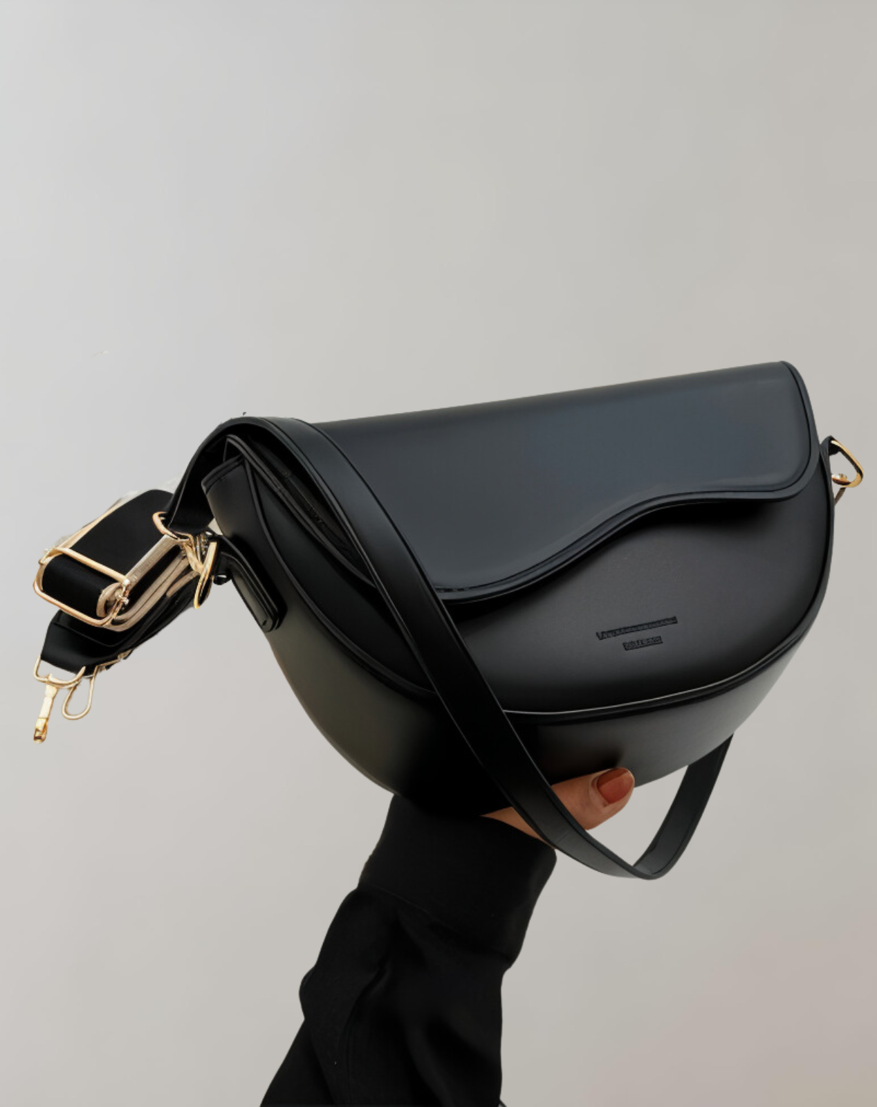 Emma - Vegan Leather Curved Flap Crossbody Bag - Samberule